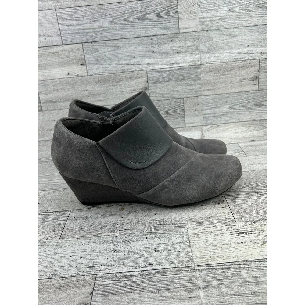 Clarks collection gray